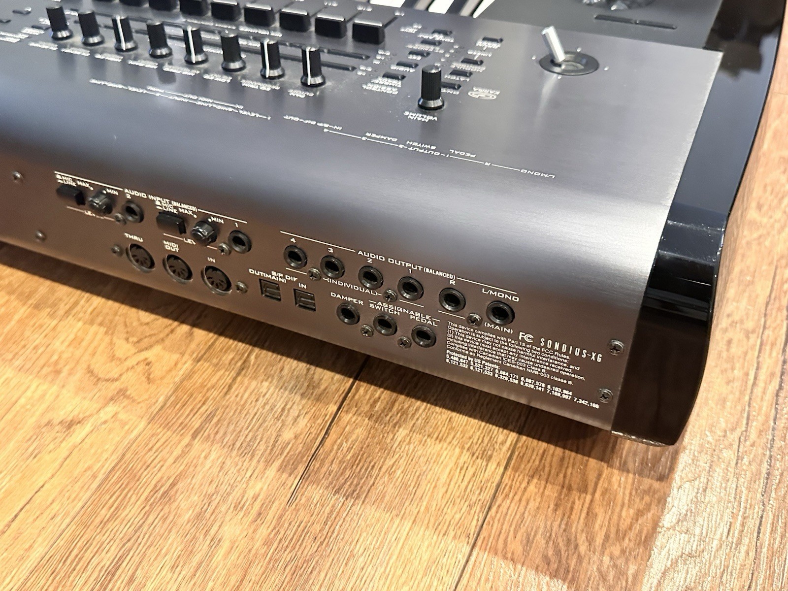 Korg Kronos 61 Music Workstation.........EXCELLENT CONDITION