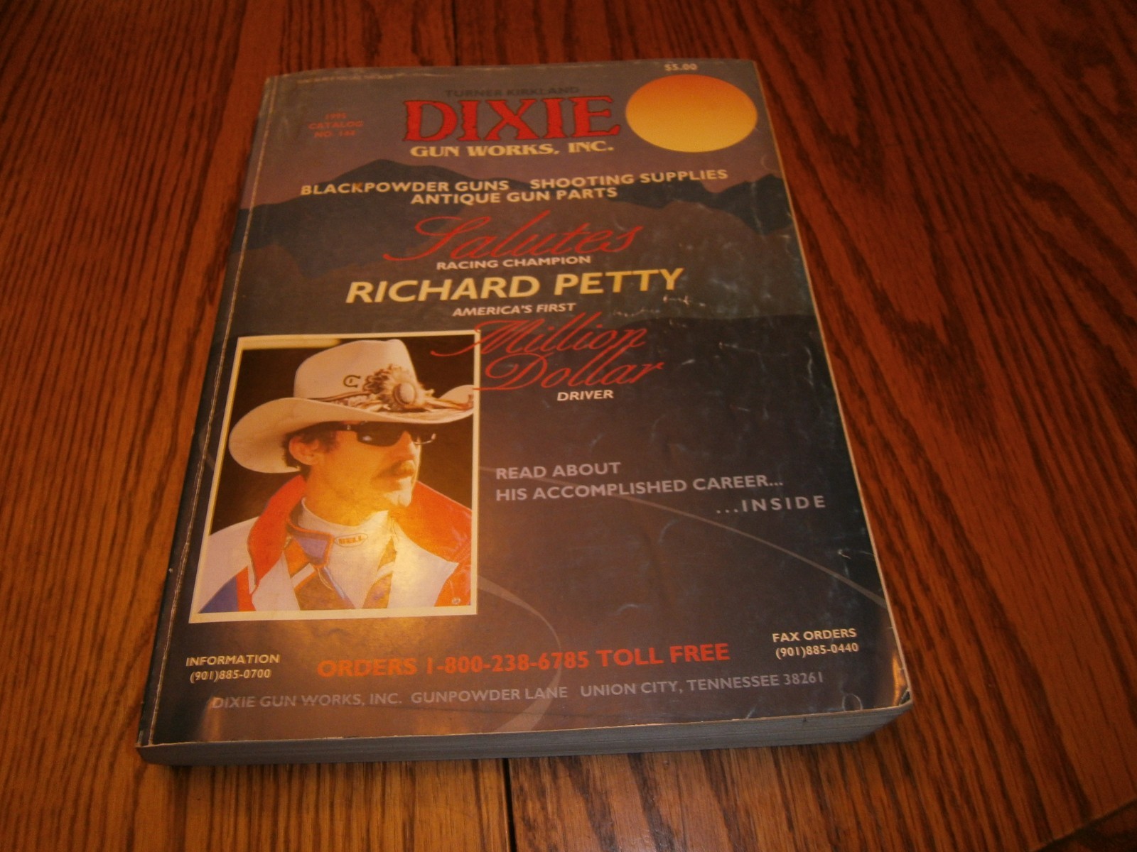 1995 NO. 114 DIXIE GUN WORKS SALUTES RICHARD PETTY CATALOG 704 PAGES