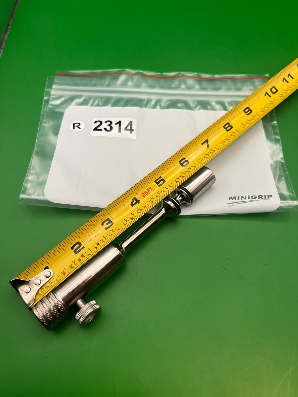 Autococker Bolt