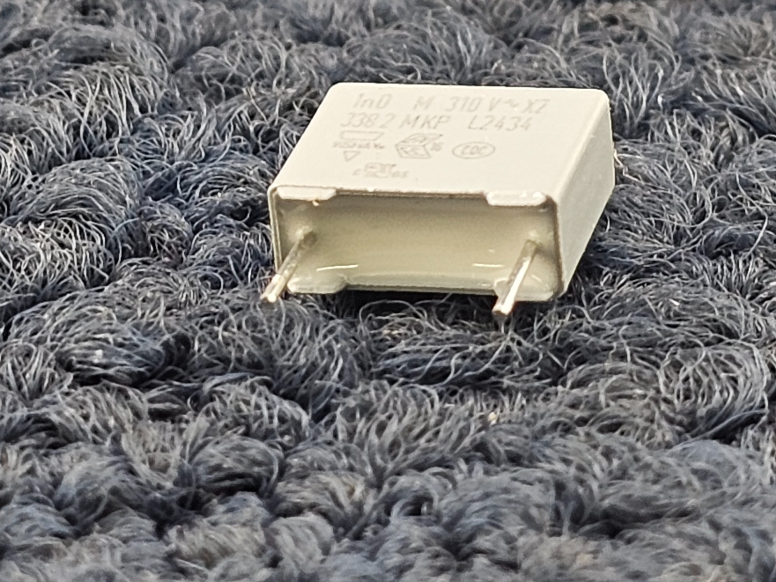 (QTY 50) TTI CALIBRATED SCALE COUNT BCCBFC233820102: Safety Capacitors