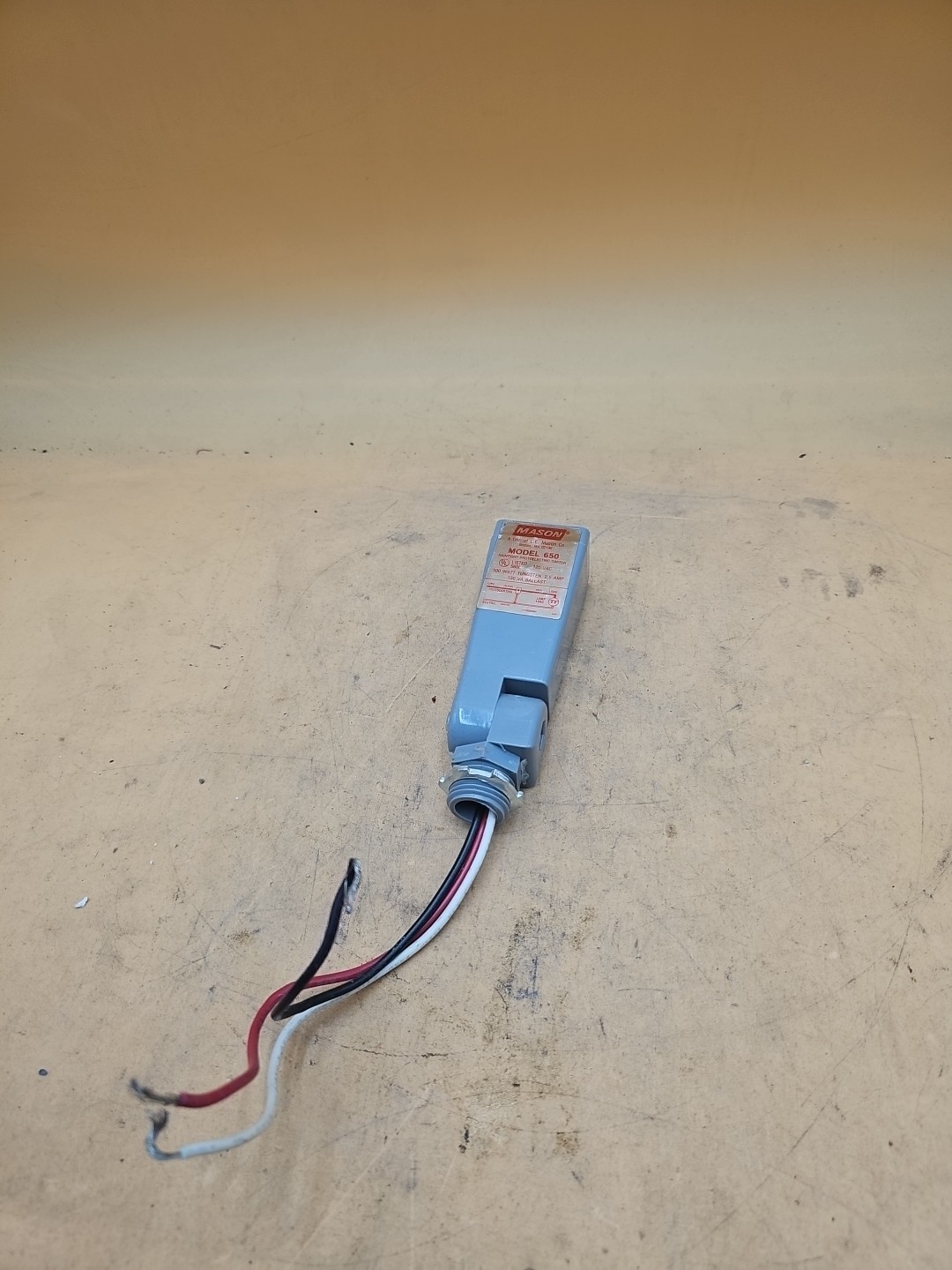 Mason Model 650 Photoelectric Switch 120VAC 300W Tungsten 2.5A