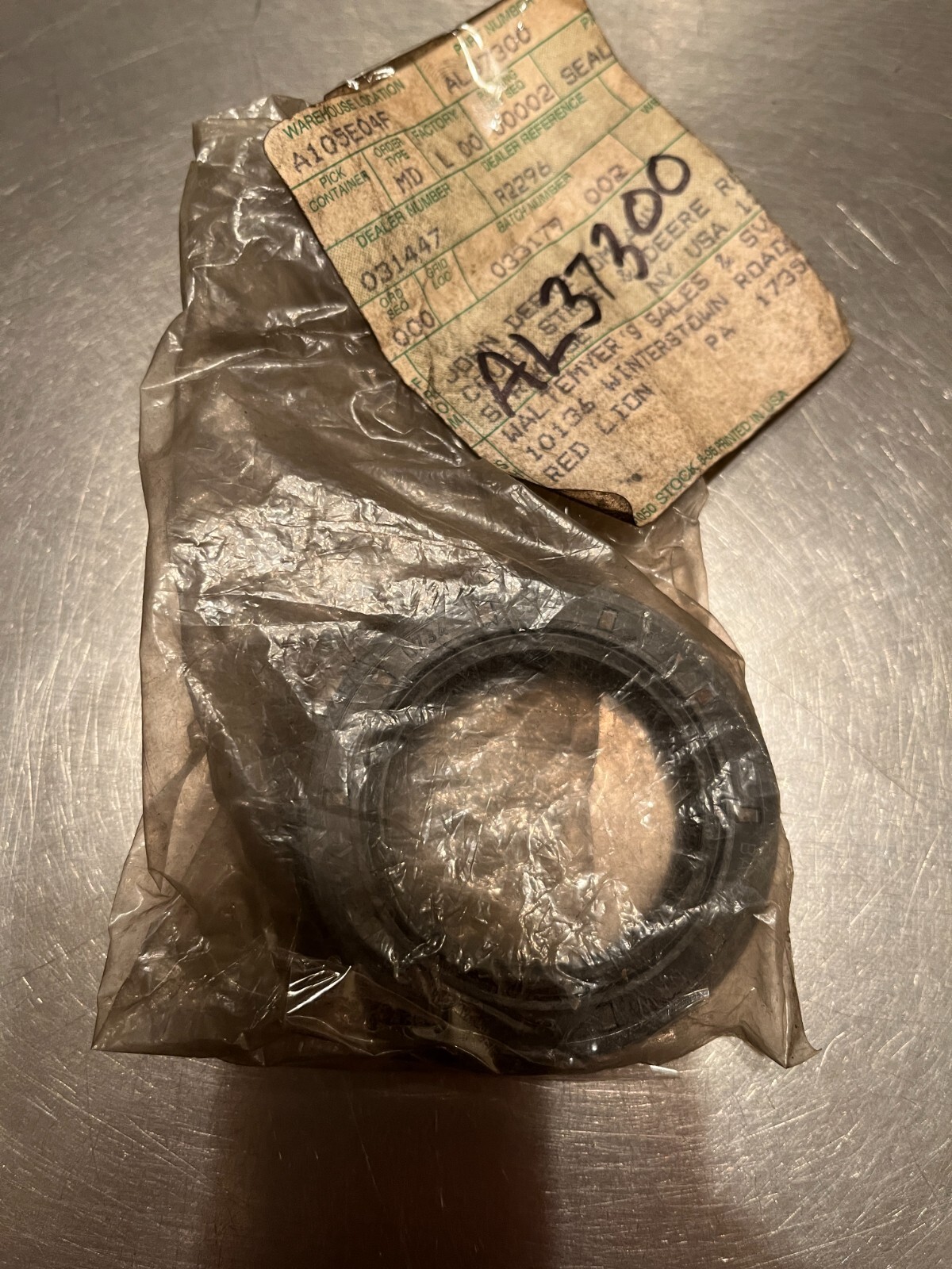 AL37300  Genuine OEM  John Deere  SEAL
