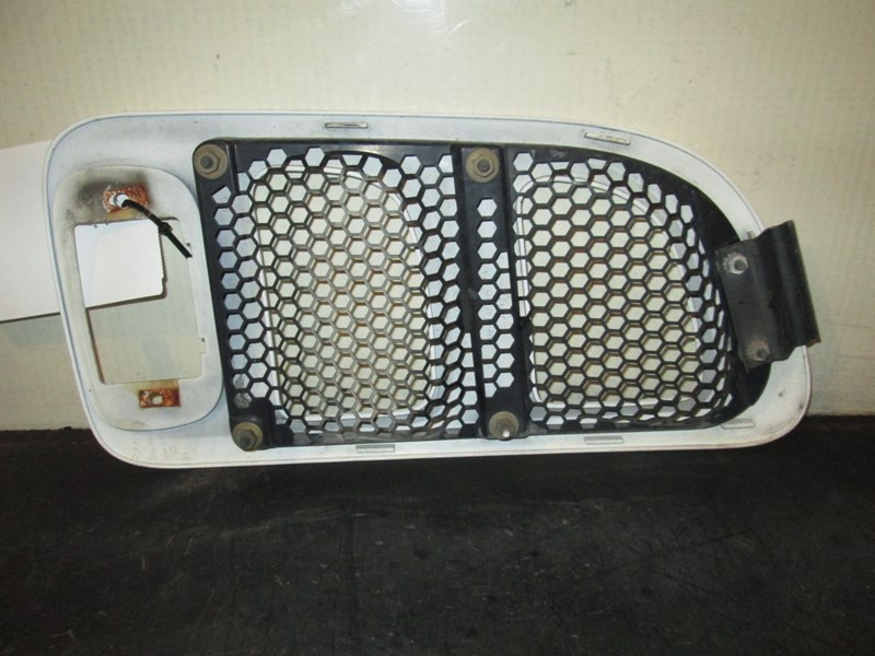 1999 Ford AT9522 Hood Side Vent (761-10054)
