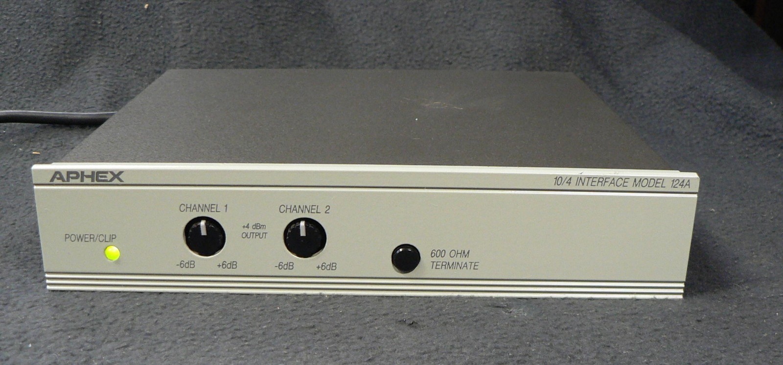 Aphex Model 124A bidirectional audio level interface -10 dBV — +4/+8 dBU