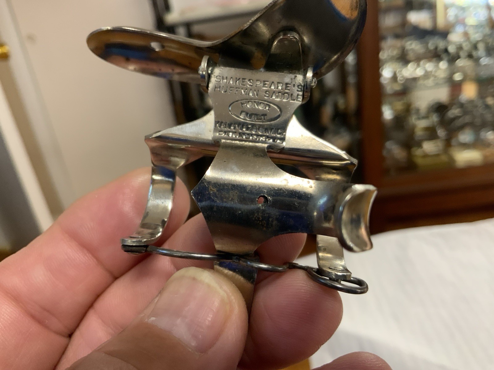 Vintage FISHING SHAKESPEARE HUFFMAN SADDLE ROD ACCESSORIE. RARE