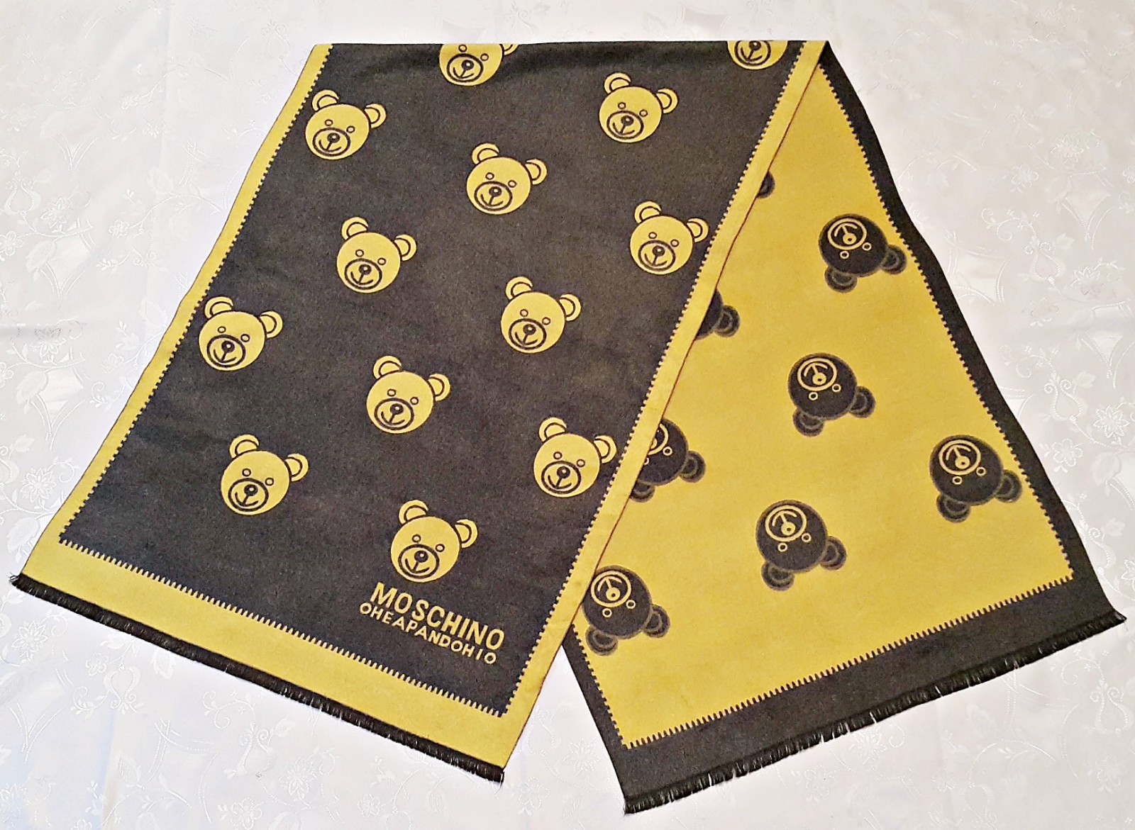 VINTAGE AUTHENTIC MOSCHINO OHEAPANDOHIO GRAY YELLOW LONG MENS SCARF