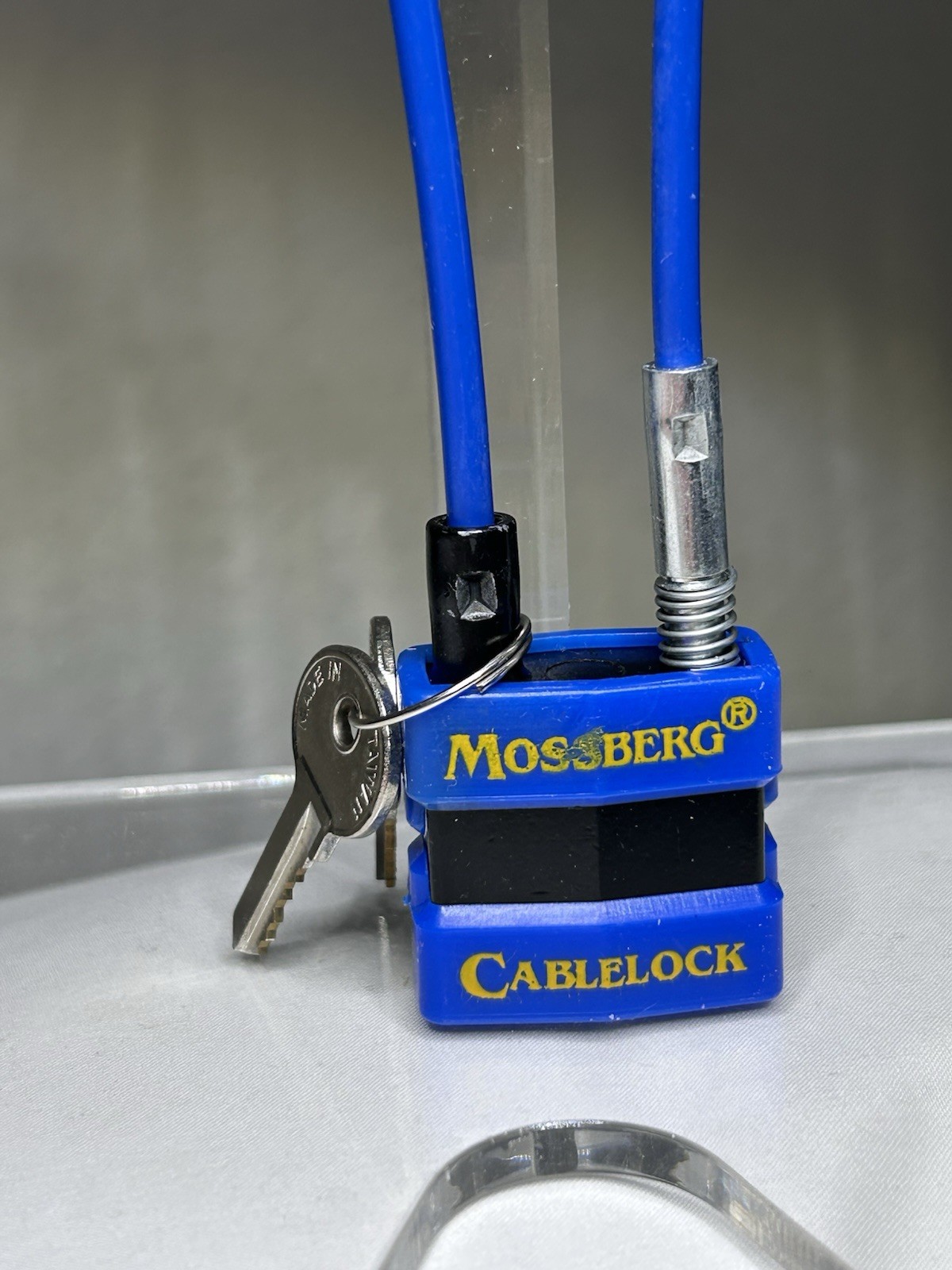 NEW Mossberg Cablelock Gun Lock with 2 keys Padlock ~ Taiwan