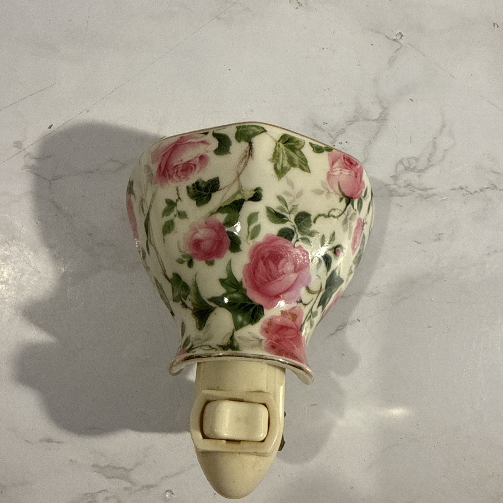 Vintage A Special Place China Elegant Rose Plugin Tea Cup Shape Night Light