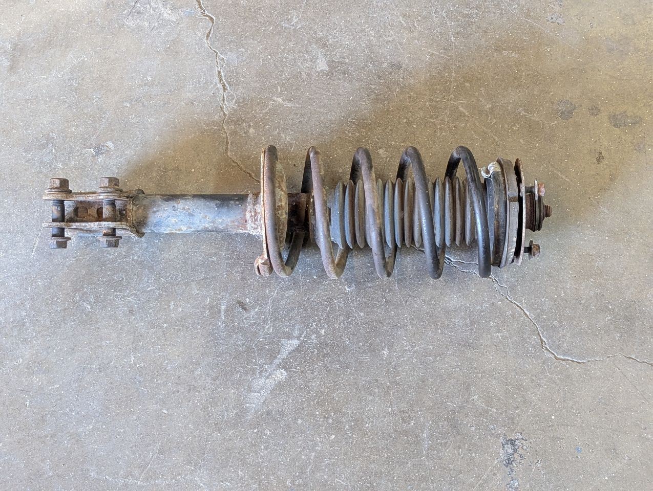 Strut Front Thru - VIN XZ136280 | Fits 1996-1999 Saturn S Series