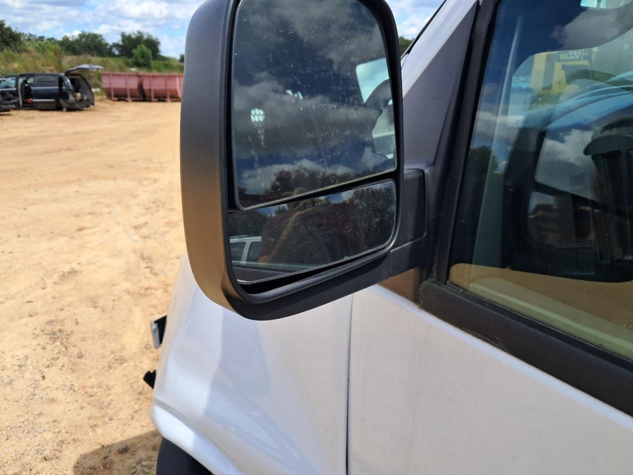 EXPRESS25 2018 Glove Box 4774212