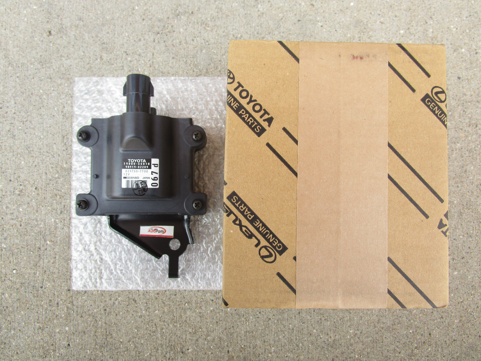 93 - 97 TOYOTA LAND CRUISER FZJ80 IGNITION COIL ASSEMBLY 12 VOLTS OEM NEW