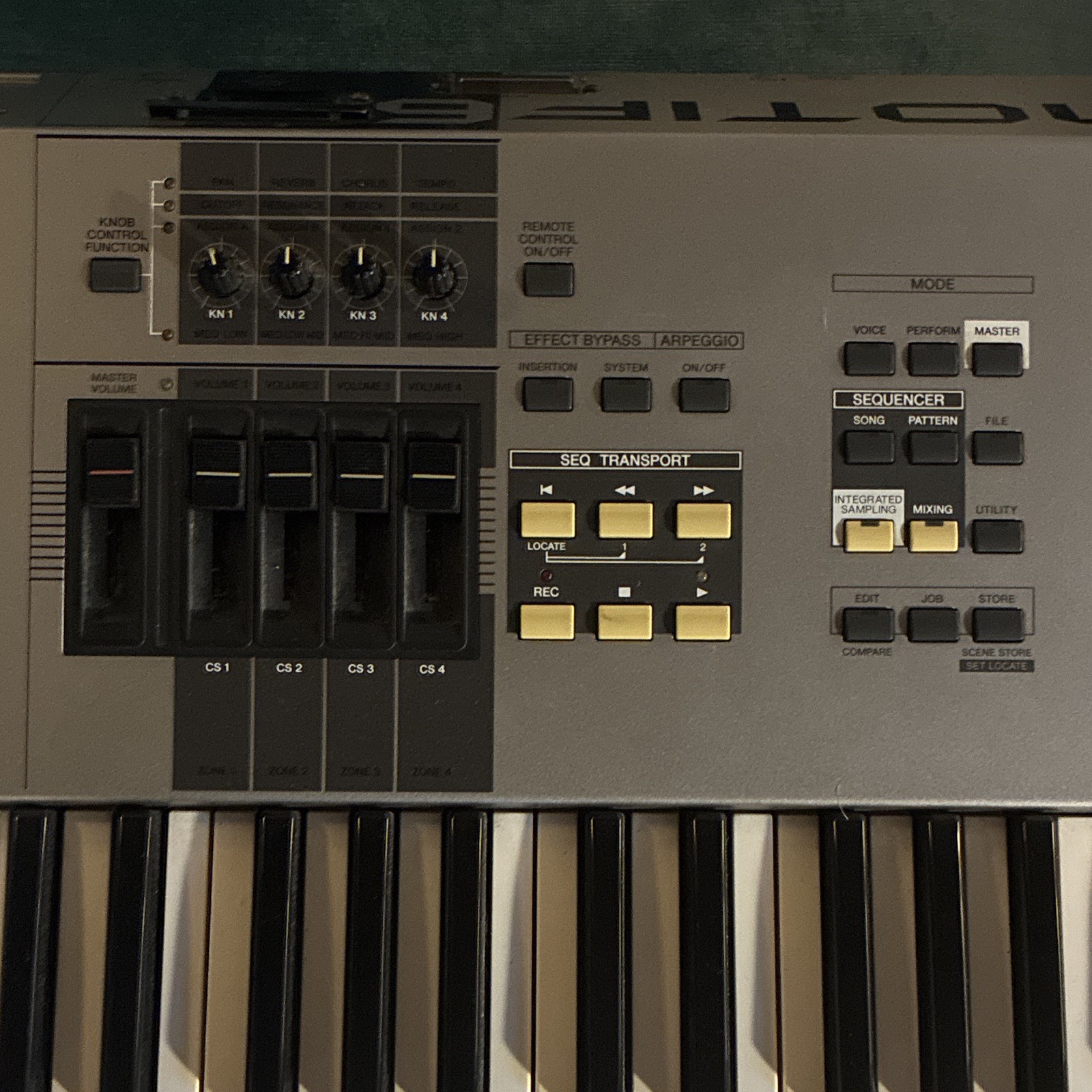 Yamaha MOTIF6 61-Key Digital Synth Workstation w/ Sampling, Sequencer, Arp