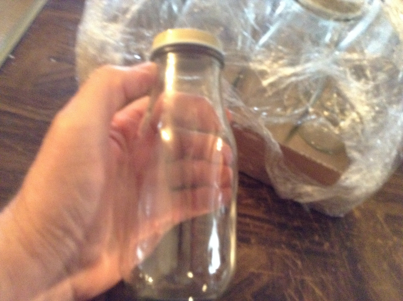 clear glass bottles with screw on lids