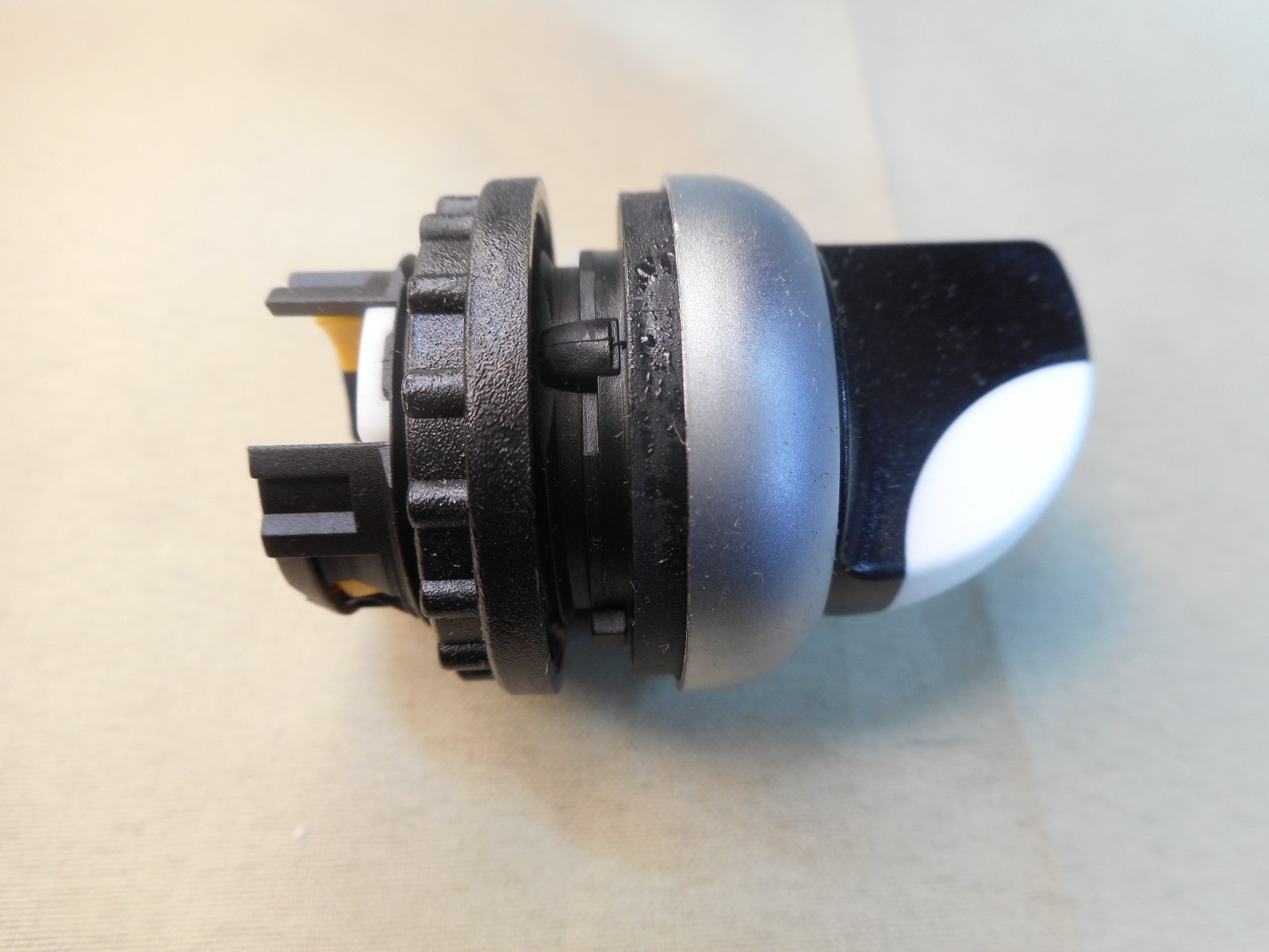 MOELLER M22-WK3 selector switch (NIB)