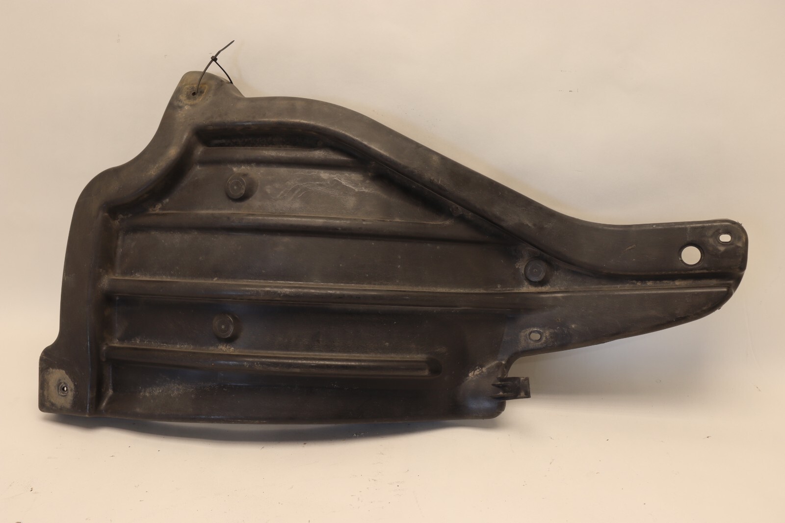 18-24 FREIGHTLINER CASCADIA FRONT RIGHT PASSENGER SPLASH SHIELD GUARD COVER OEM