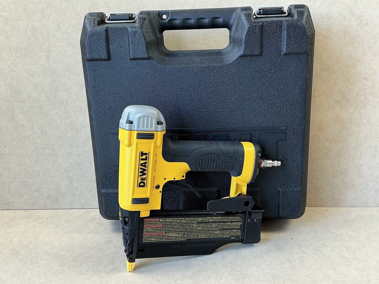 Dewalt DWFP2350K 23 Gauge Pneumatic Pin Nailer Kit