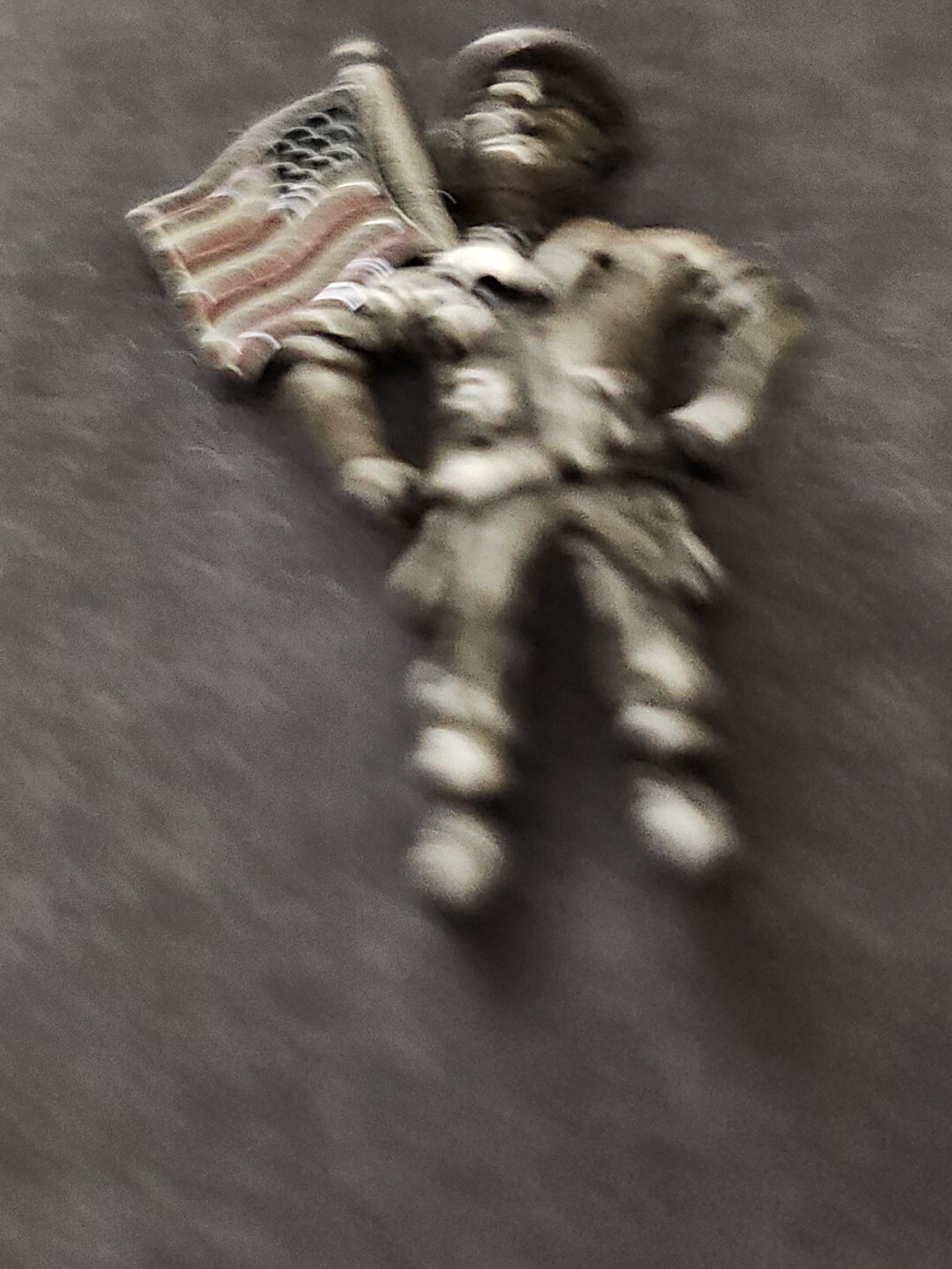 USA SOLDIER PEWTER PIN WITH FLAG
