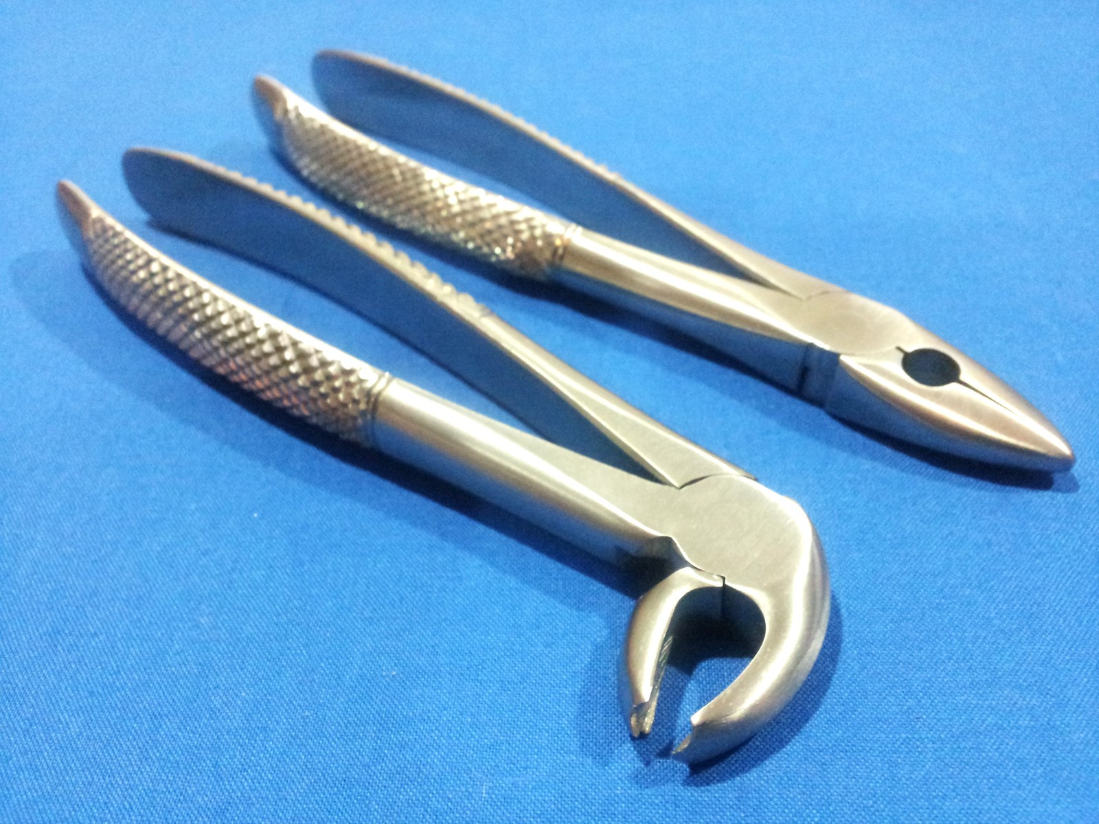 2 O.R GRADE DENTAL EXTRACTING UPPER & LOWER MOLARS PREMOLARS FORCEPS #MD1 + #MD4