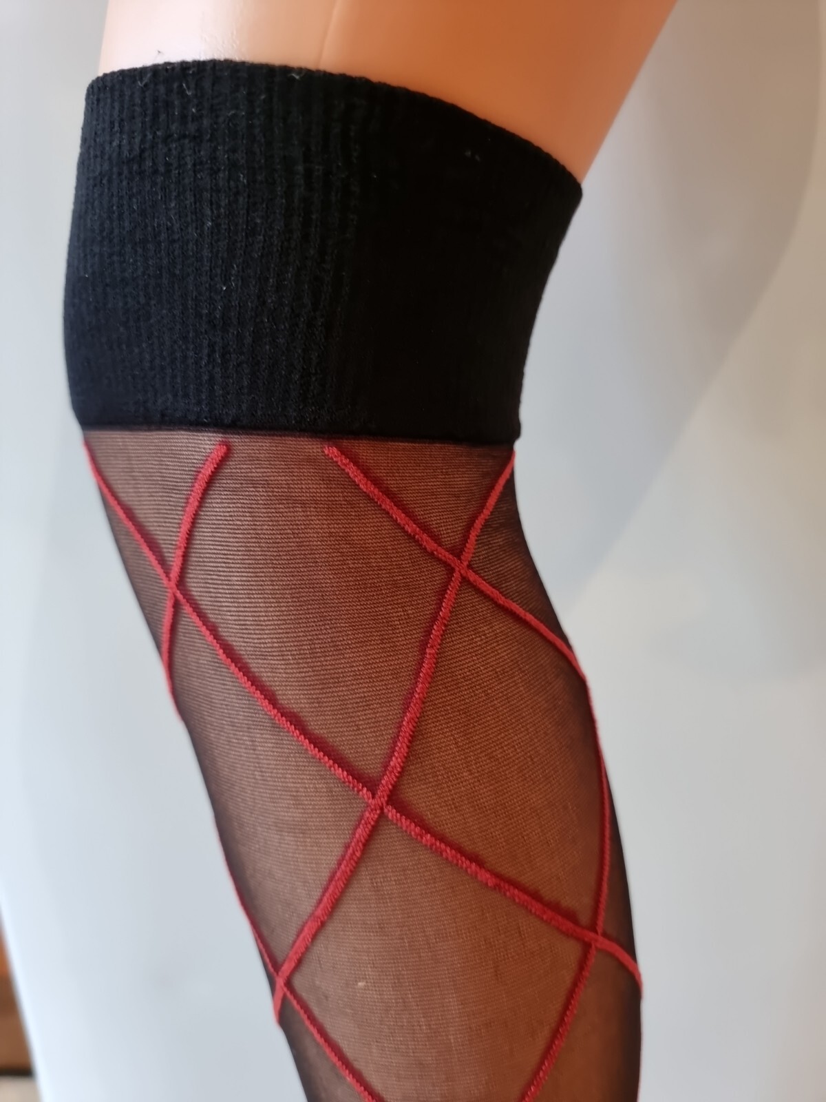Ladies Black With Red Diamond Pattern Knee High Pop Socks
