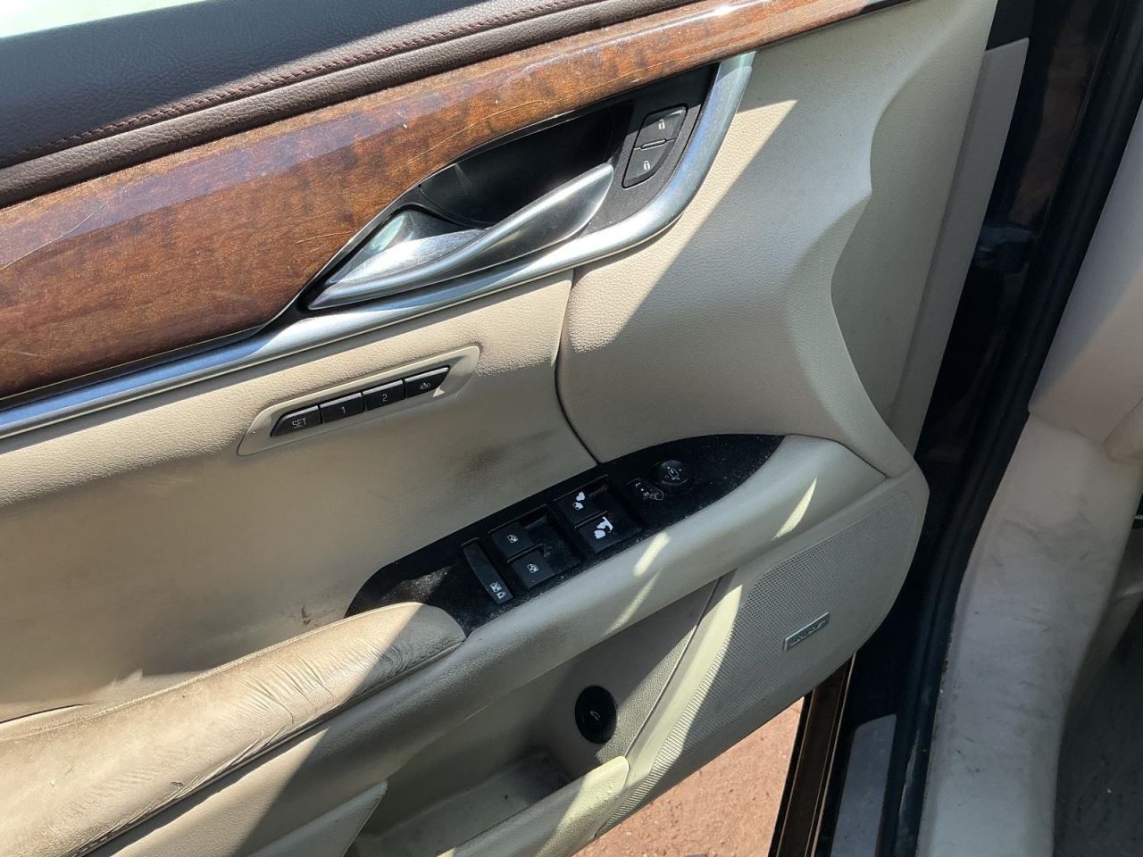 XTS 2015 Glove Box 5001732