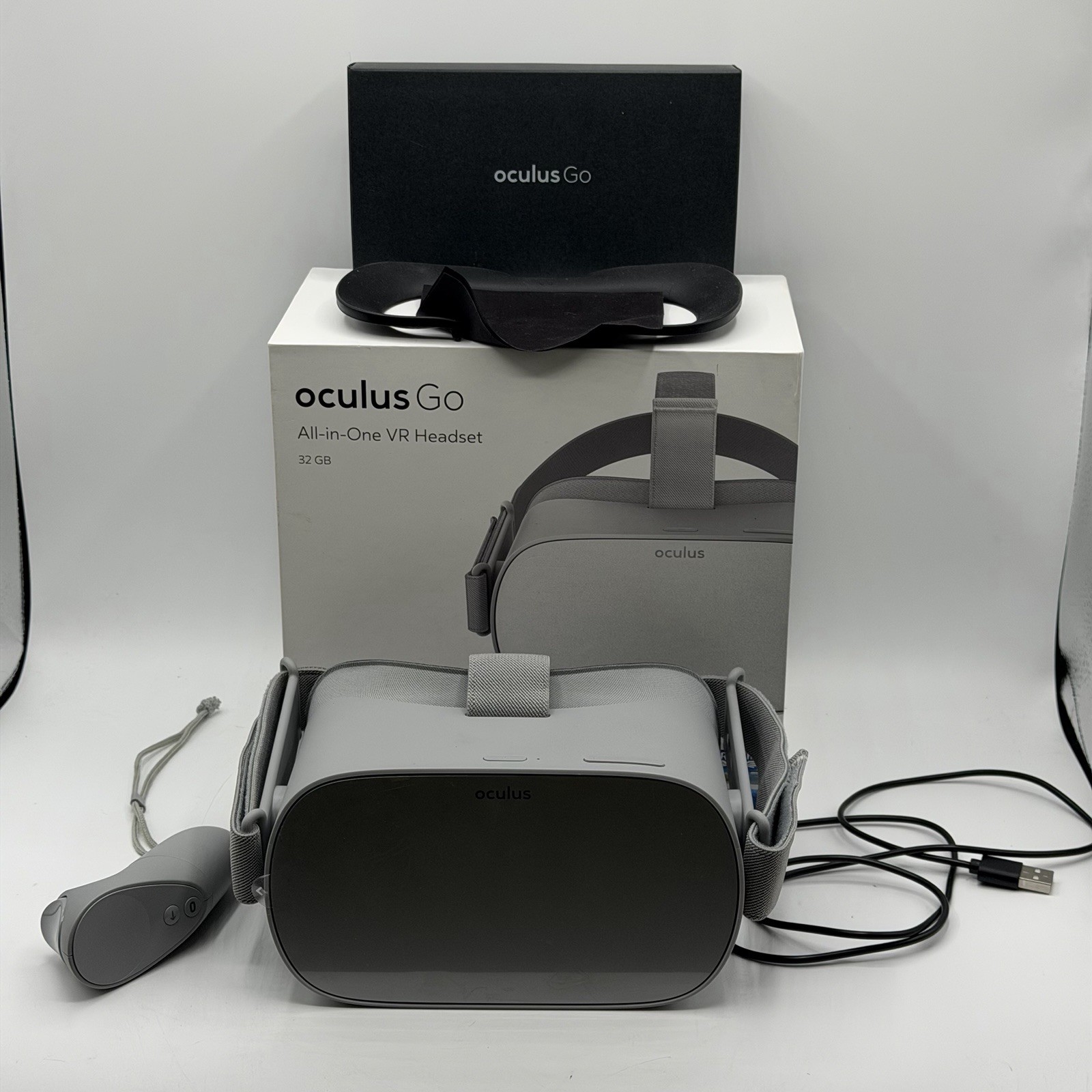 Oculus Go Virtual Reality Headset 32GB Standalone VR Headset  Complete In Box
