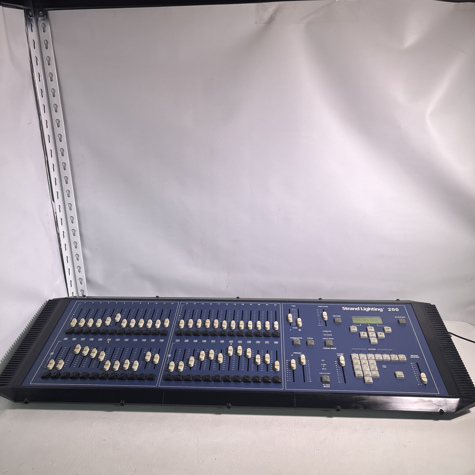 Strand Lighting 200 24/48 64324 Portable Control Console 24 Effects.