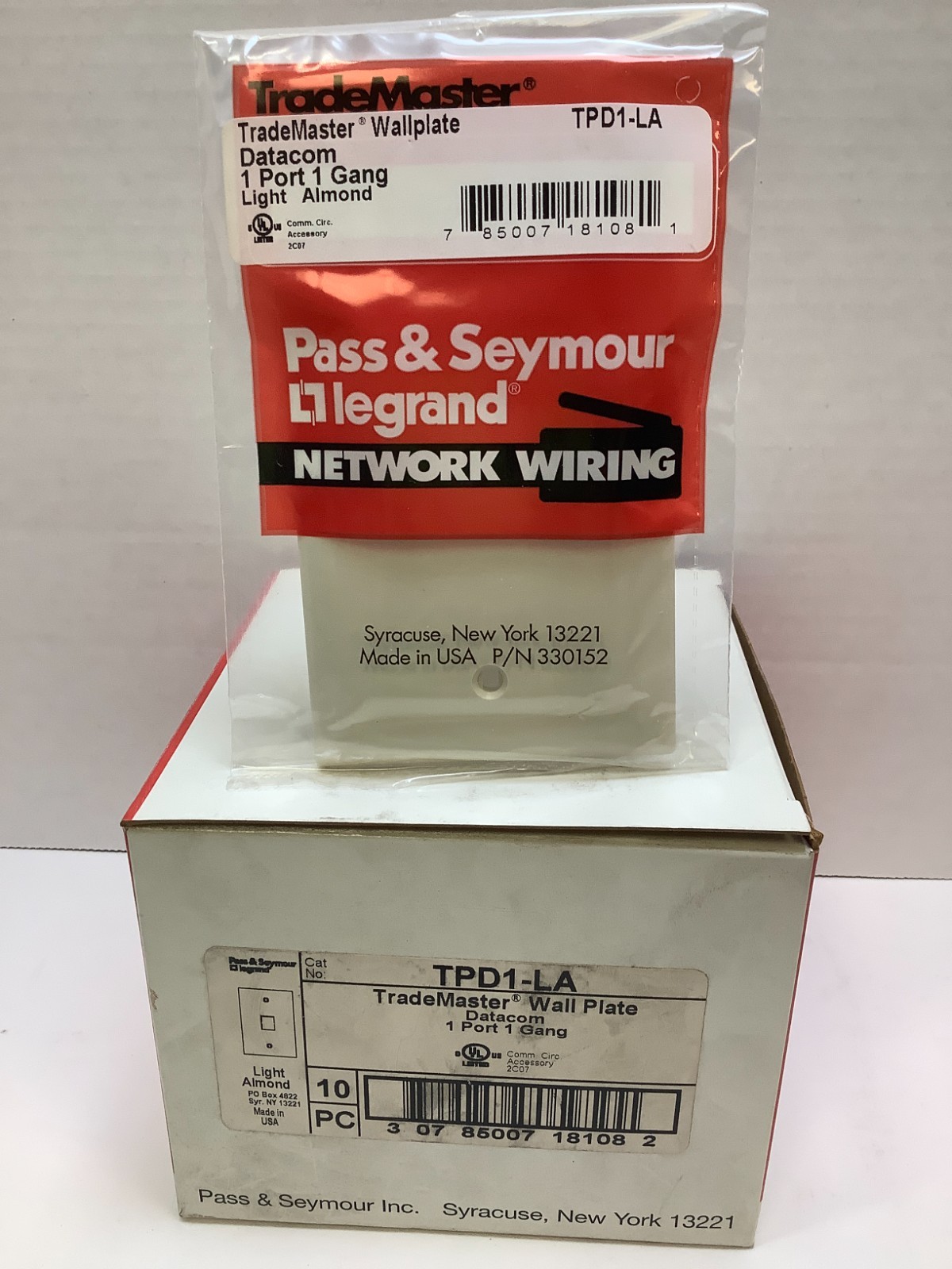 Pass & Seymour TradeMaster Wall Plate, Datacom, 1 Port, Light Almond, 10ct
