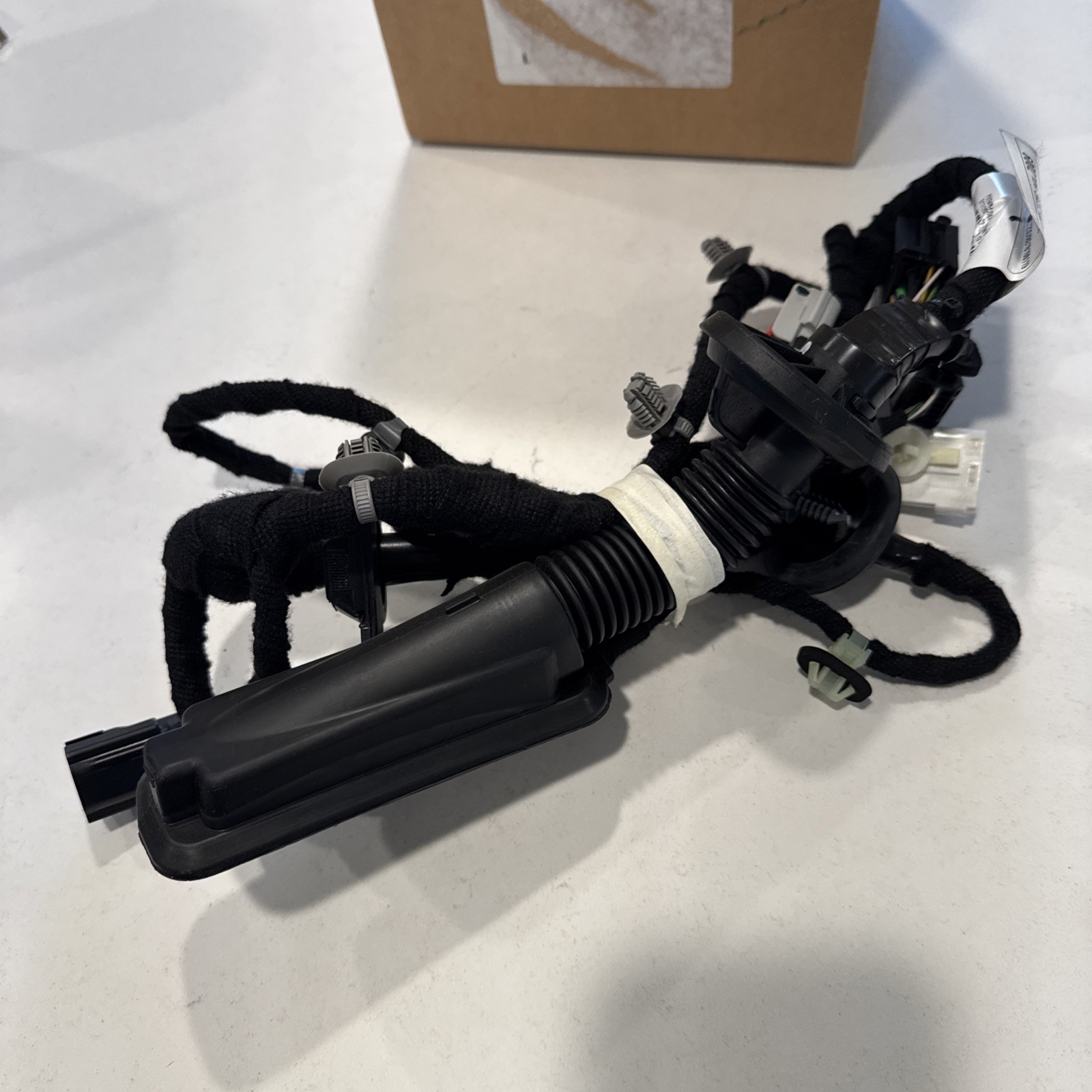 New OEM 2019-2020 Chevrolet Blazer Passenger Door Wiring Harness 84747009