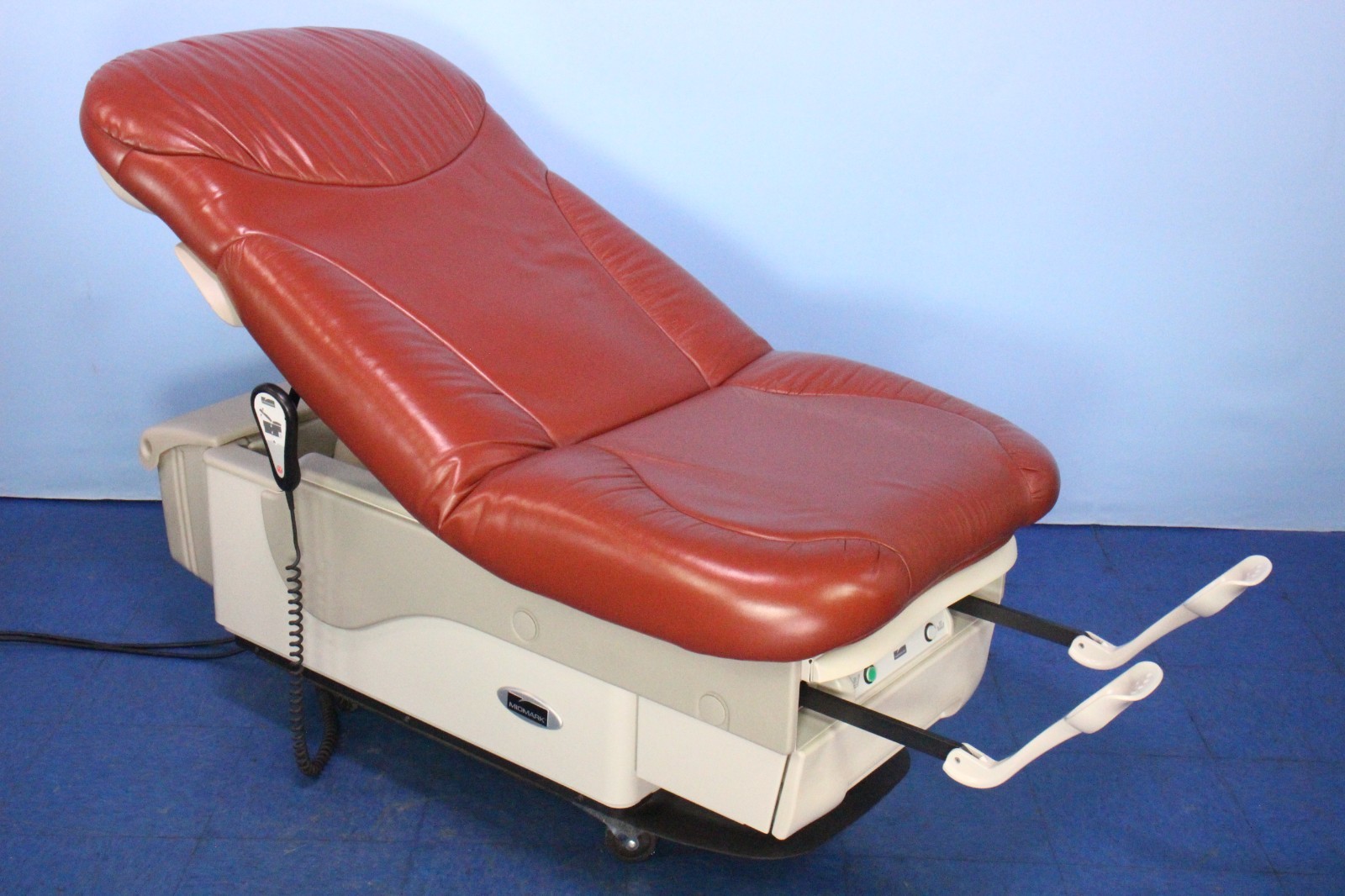 Midmark 623-008 Deluxe Power Exam Table Hi-Low w/ Hand Controller, Foot Control