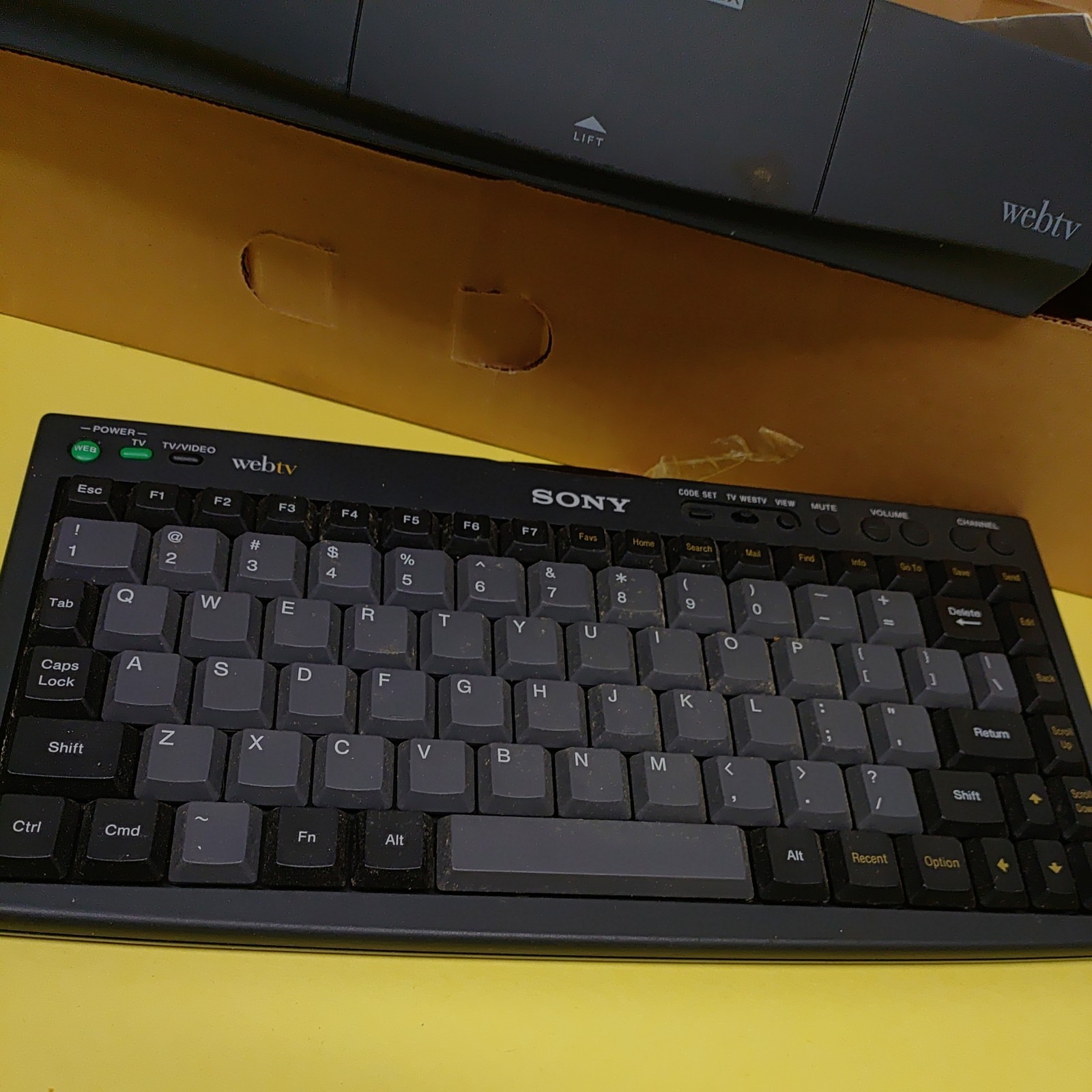 Sony WEBTV INT-W200 Console, Keyboard, Remote, and Factory Documentation
