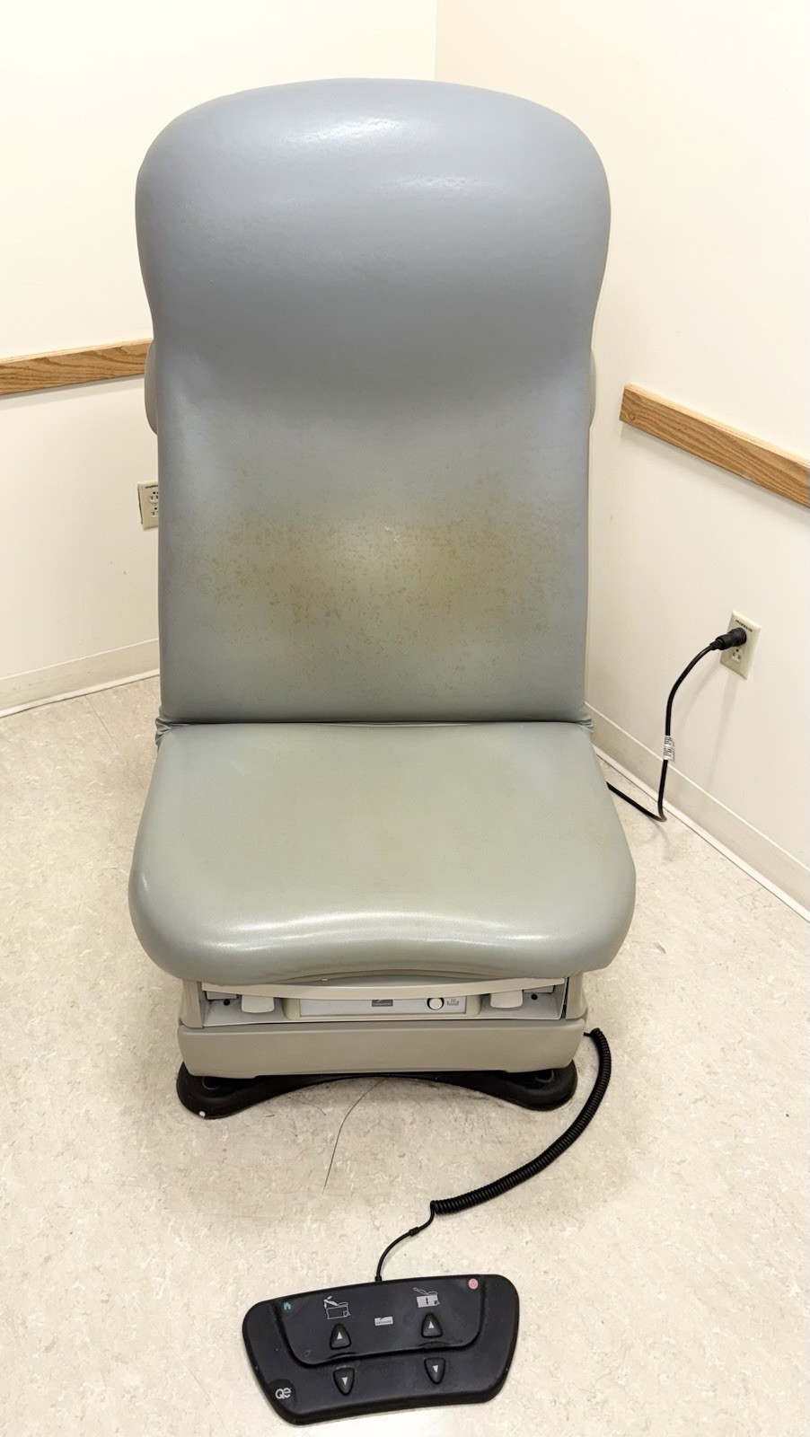 Midmark Ritter 625*395121 Powere Exam Chair With Hand And Foot Control