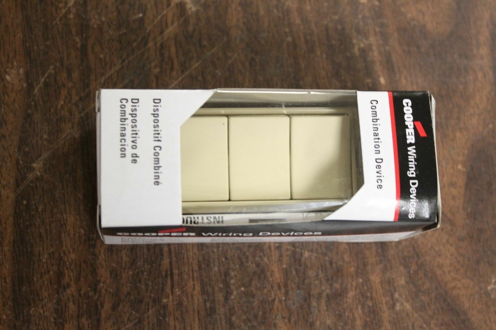 Cooper 7729V-SP Ivory 15-Amp 3-Pole Decora Switch 120-Volt Heavy Duty Grade