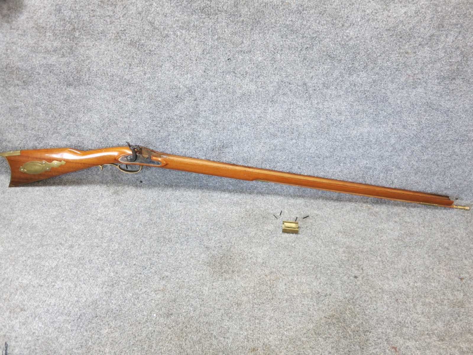 ARMISPORT KENTUCKIAN COMPLETE STOCK. READ DESCRIPTION.