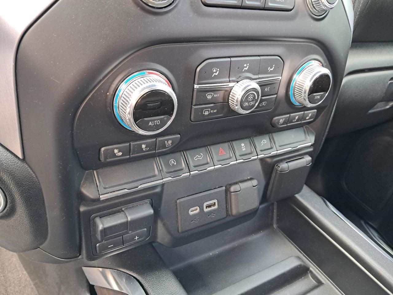 SIERRA150 2020 Glove Box 4786500