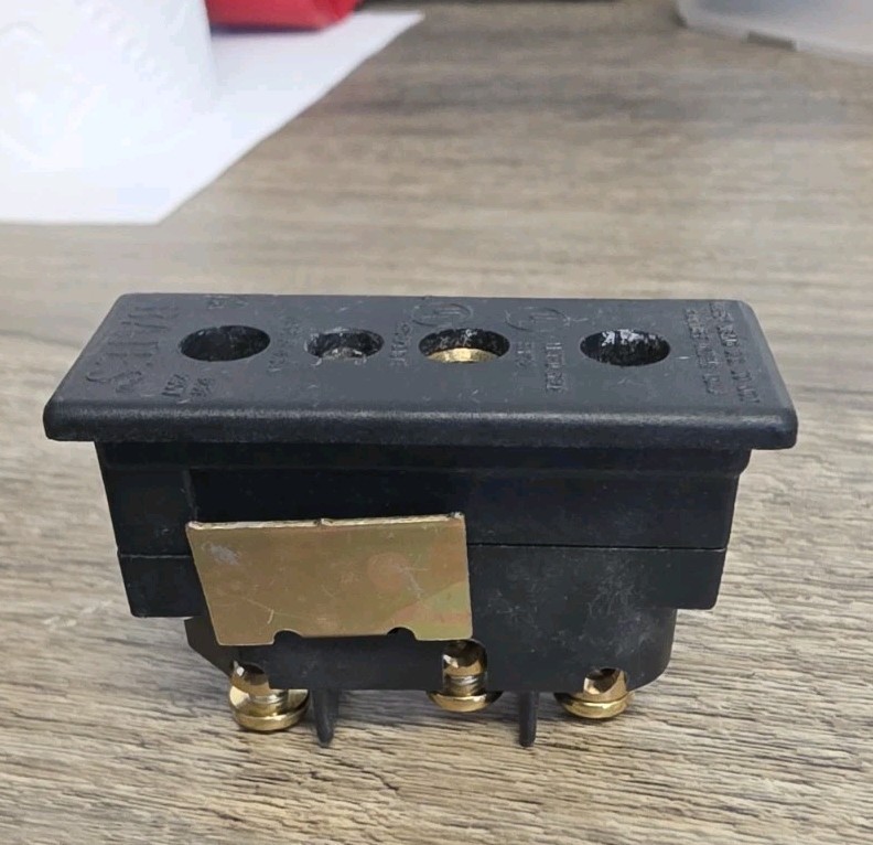 Marinco Power Products 20FR Bates Stage Pin (20A/ 125V) Female Panel Mount