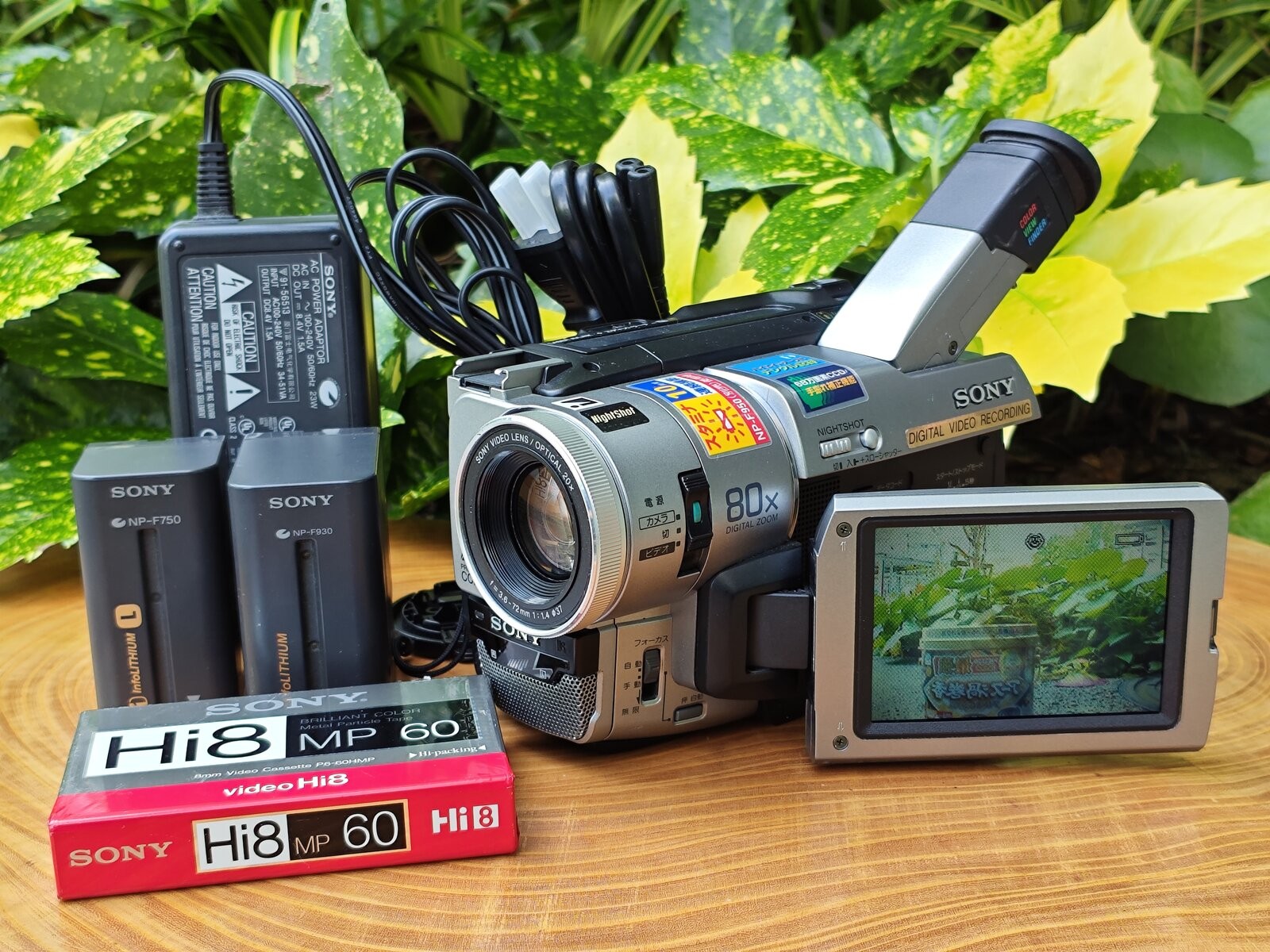 1011867 Sony DCR-TRV310 Digital8 Hi8 Camcorder Nightshot NTSC Tested w/ Charger