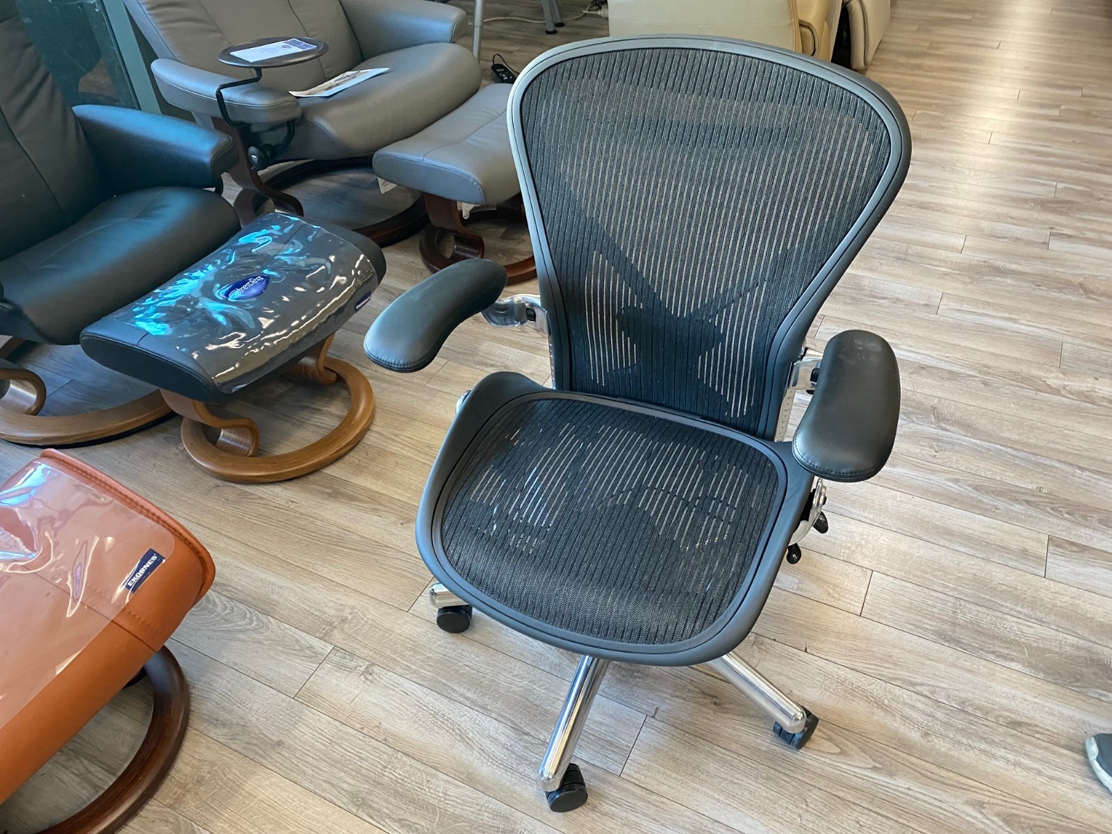 Herman Miller Aeron Office Desk Chair Polished Aluminum Medium Size B PostureFit