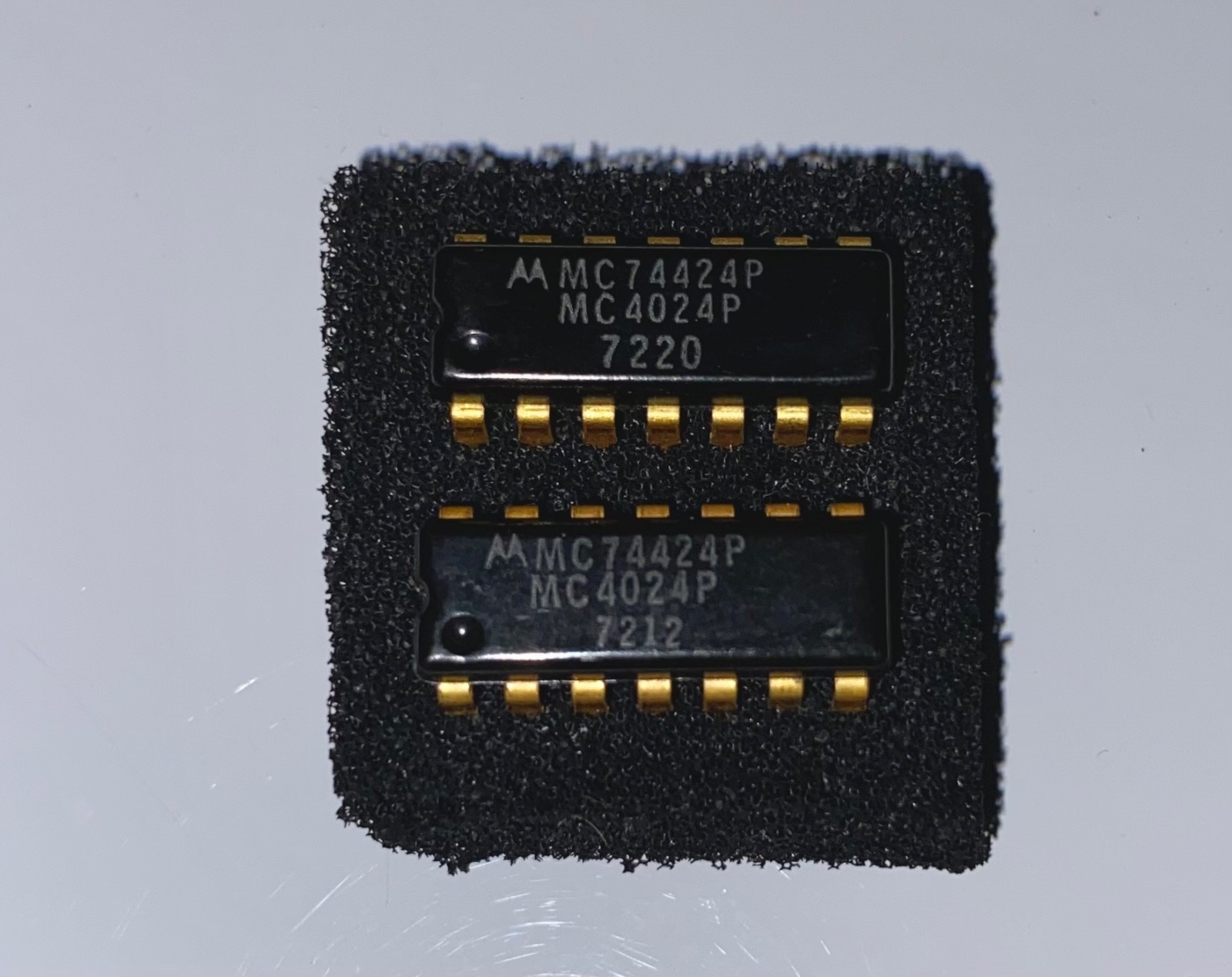 (2) Motorola MC4024P Dual Voltage Controlled Multivibrators DIP-14 Package