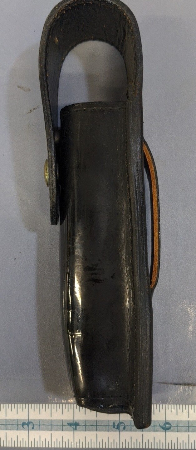 GOULD & GOODRICH H622-4Flashlight Case Black Leather