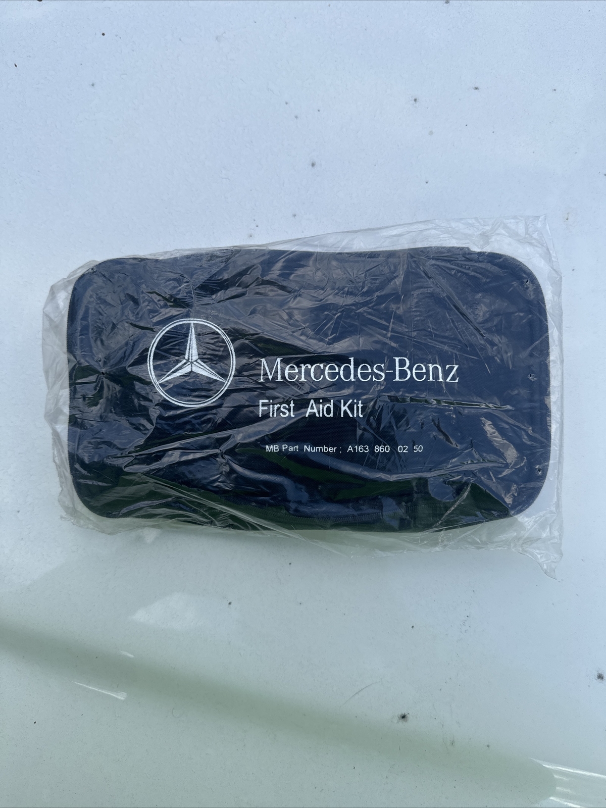 98 99 00 01 02 03 04 05 MERCEDES BENZ W163 OEM FIRST AID KIT ML ML350 ML500