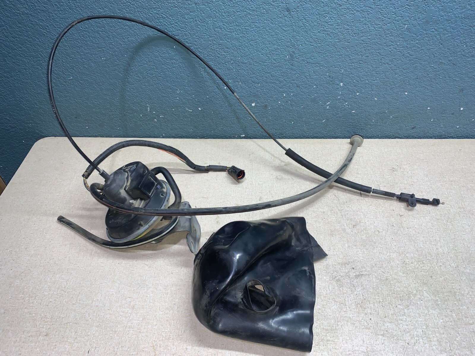 94 95 96 97 MERCURY COUGAR CRUISE CONTROL SERVO ASSEMBLY