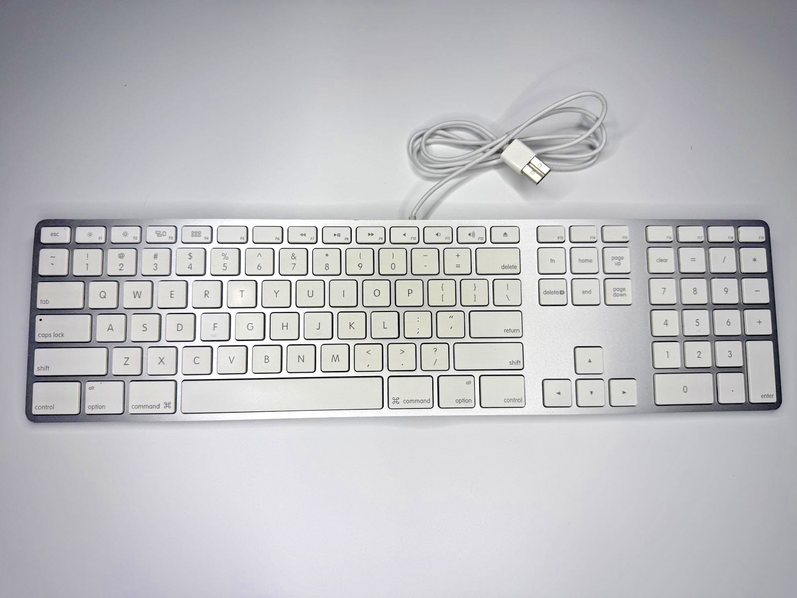 Apple A1243 Aluminum Wired USB Keyboard MB110LL/A OEM Tested Full Size Mac
