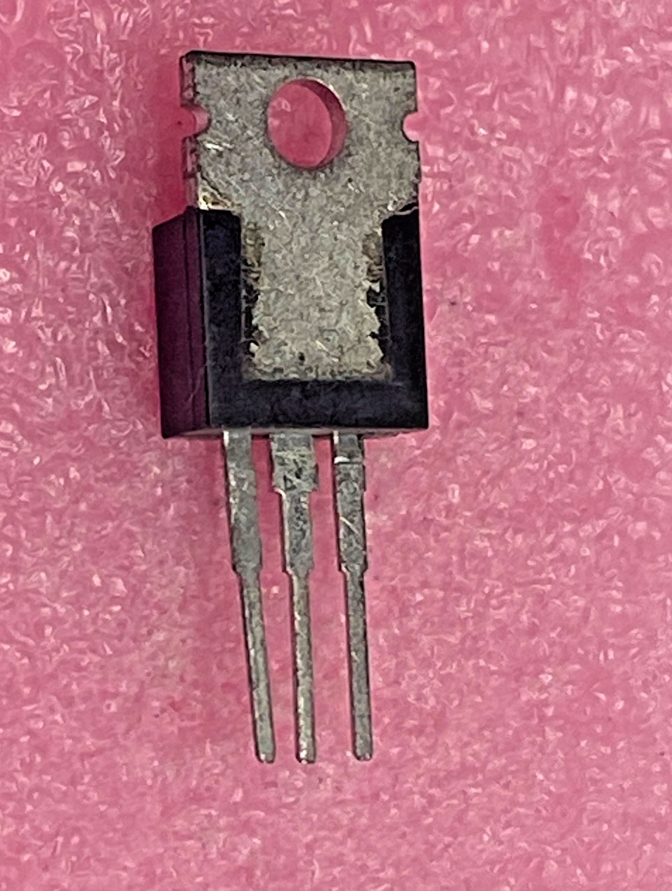 Texas Instruments 7818C +18vdc voltage regulator package TO-220