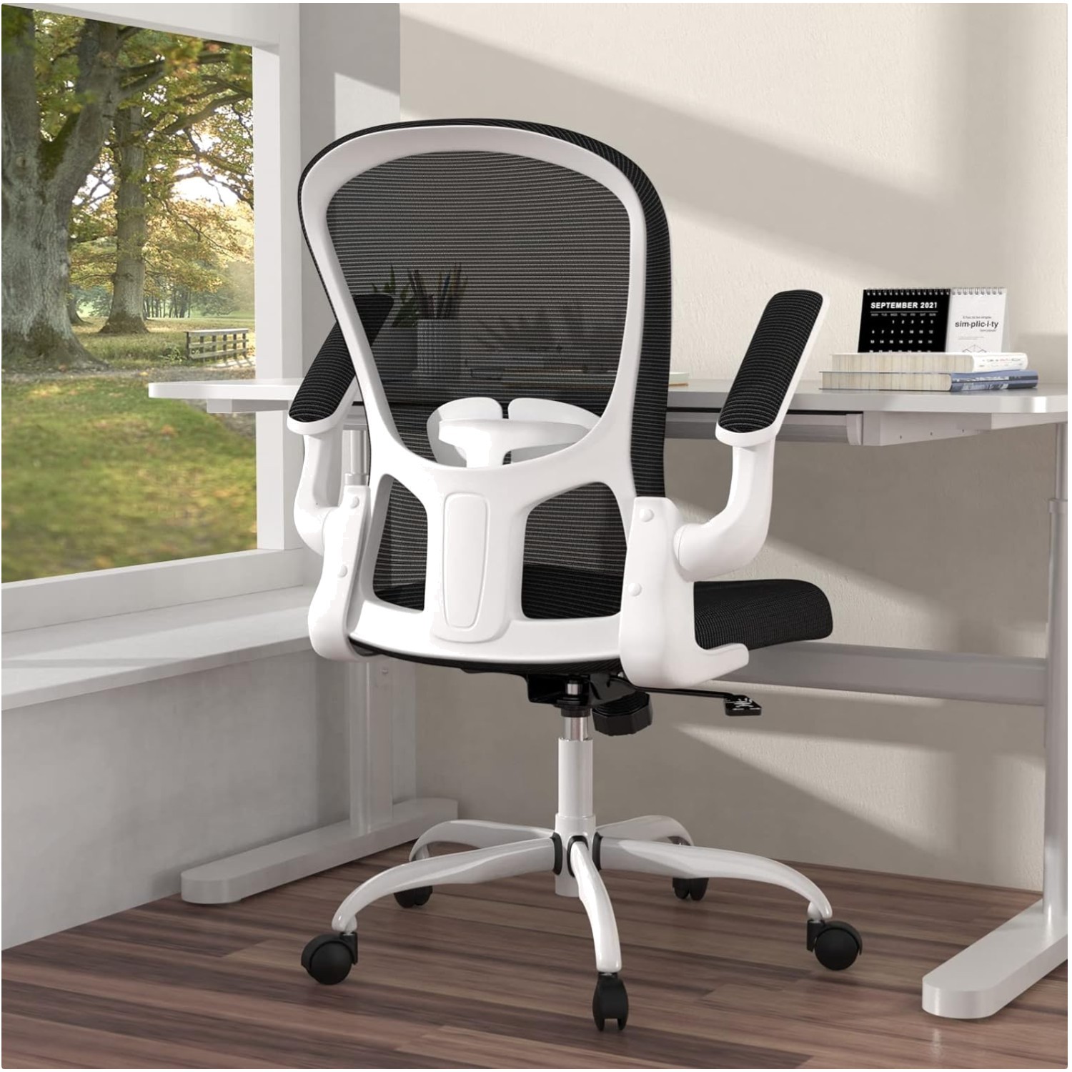 Comfortable Breathing Mesh Office Chair with Ergonomic Design & Rolling Casters