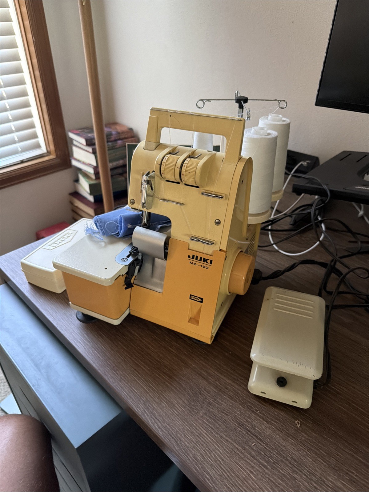 Juki MO-103 Serger Machine Sewing Overlock