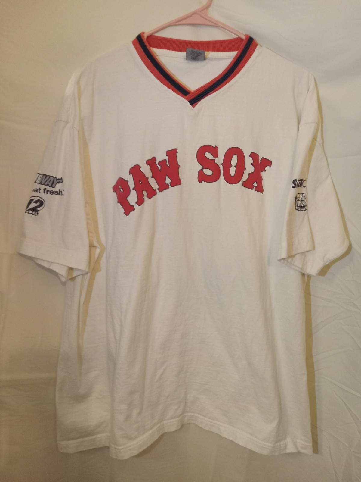 Pawtucket Paw Socks Tee.. Size XL  Cotton