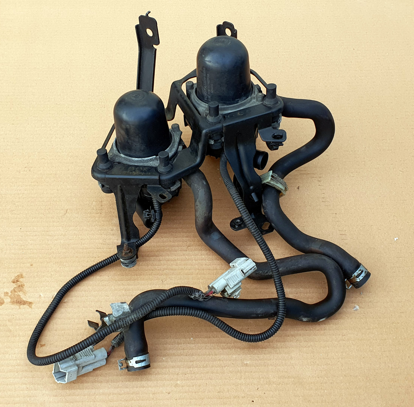 Toyota Sequoia, Land cruiser, LX570, Tundra Air injection pump 17610-0S010 oem