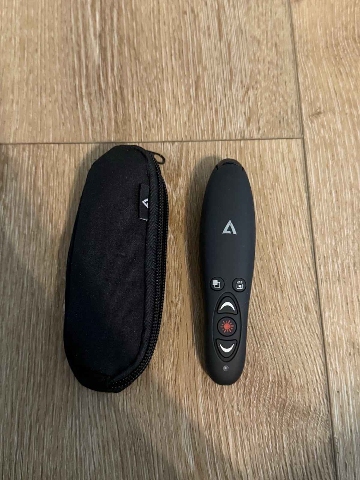 V7 Wireless Presenter Pro Pointer WP1000-24G-19NB Black