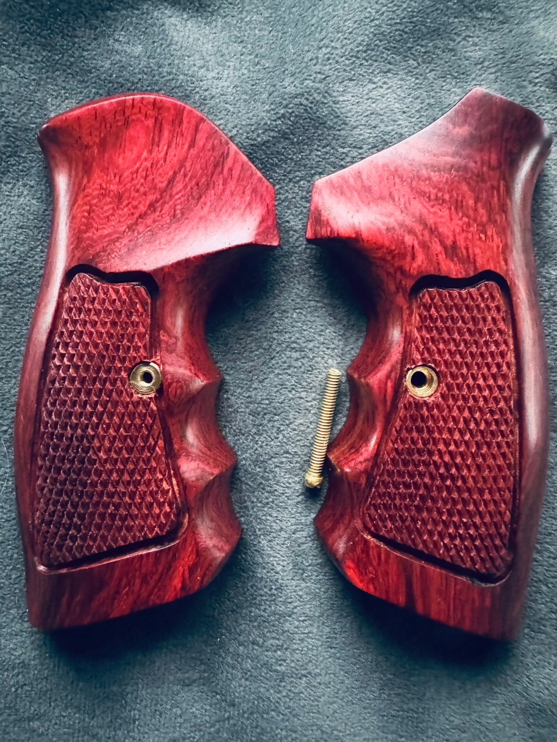 Ruger SP 101 grips,New 05718 ,19,20,37,65,71,73,83,84,64,74,15702,07,10,04