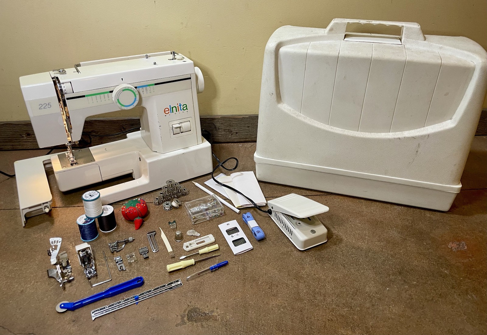 ELNA Elnita 225 Sewing Machine w/ Foot Pedal, Accessories & Case Works!